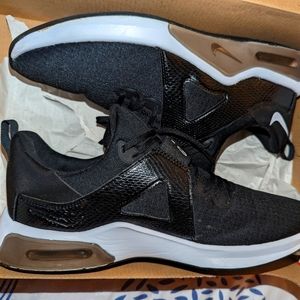 Women's size 10 Nike Air Max Bella TR5. Black white,dark smoke gray